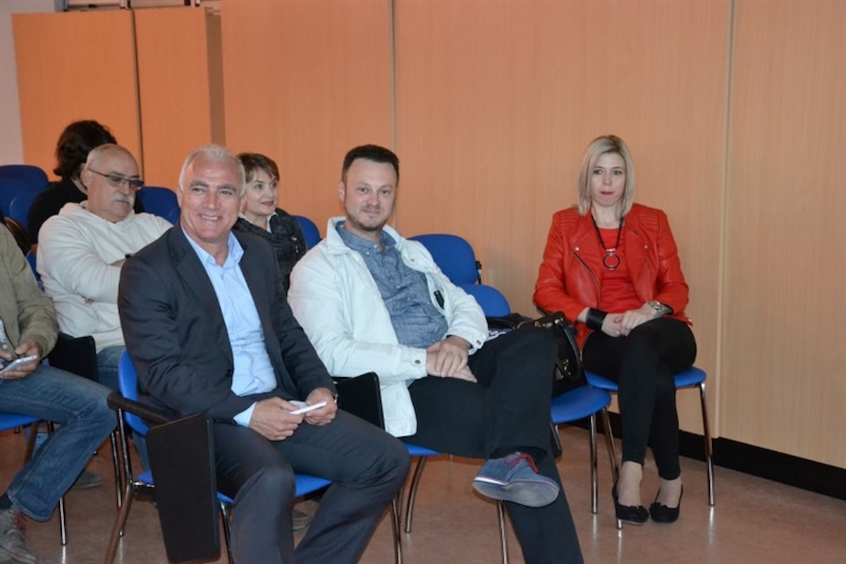 Uvjerenje o osposobljenosti za zvanje pčelar dobilo dvadeset članova Udruge „Pčela“