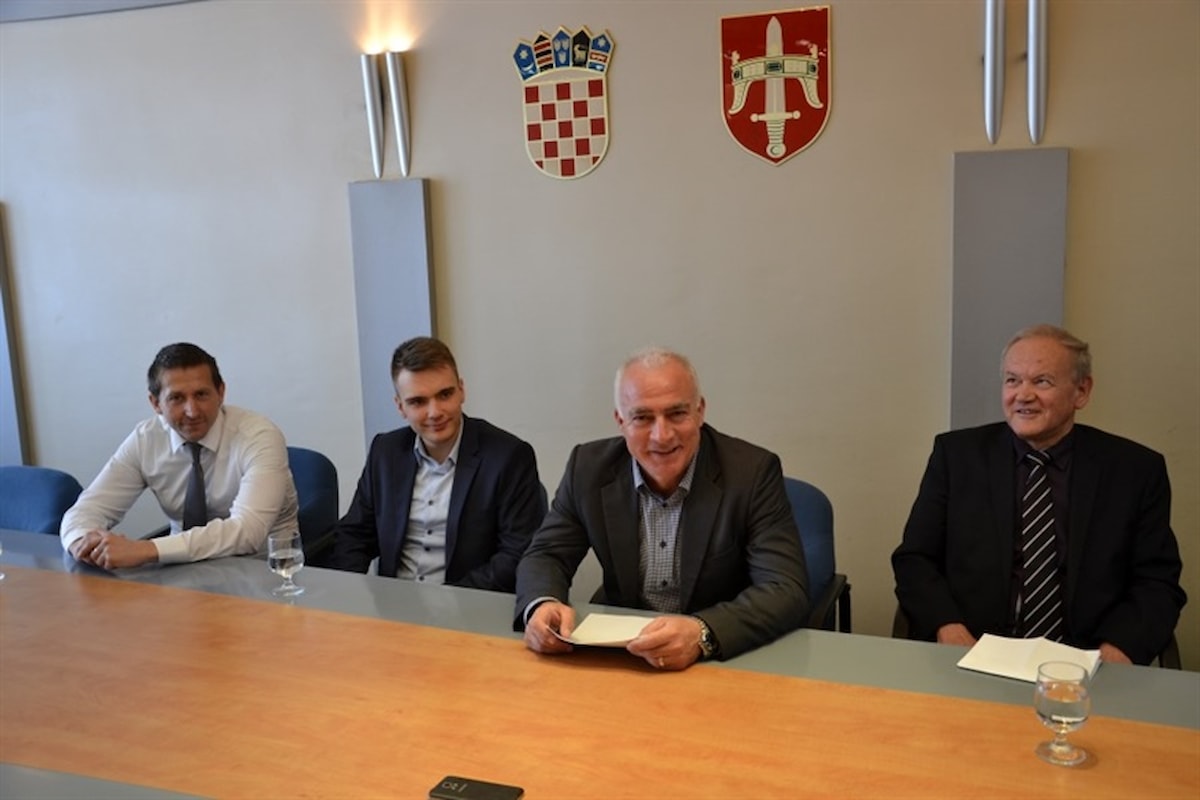 Župan Goran Pauk primio maturanta  Mateja Crnjaka, ovogodišnjeg državnog prvaka u kategoriji pomorski nautičar