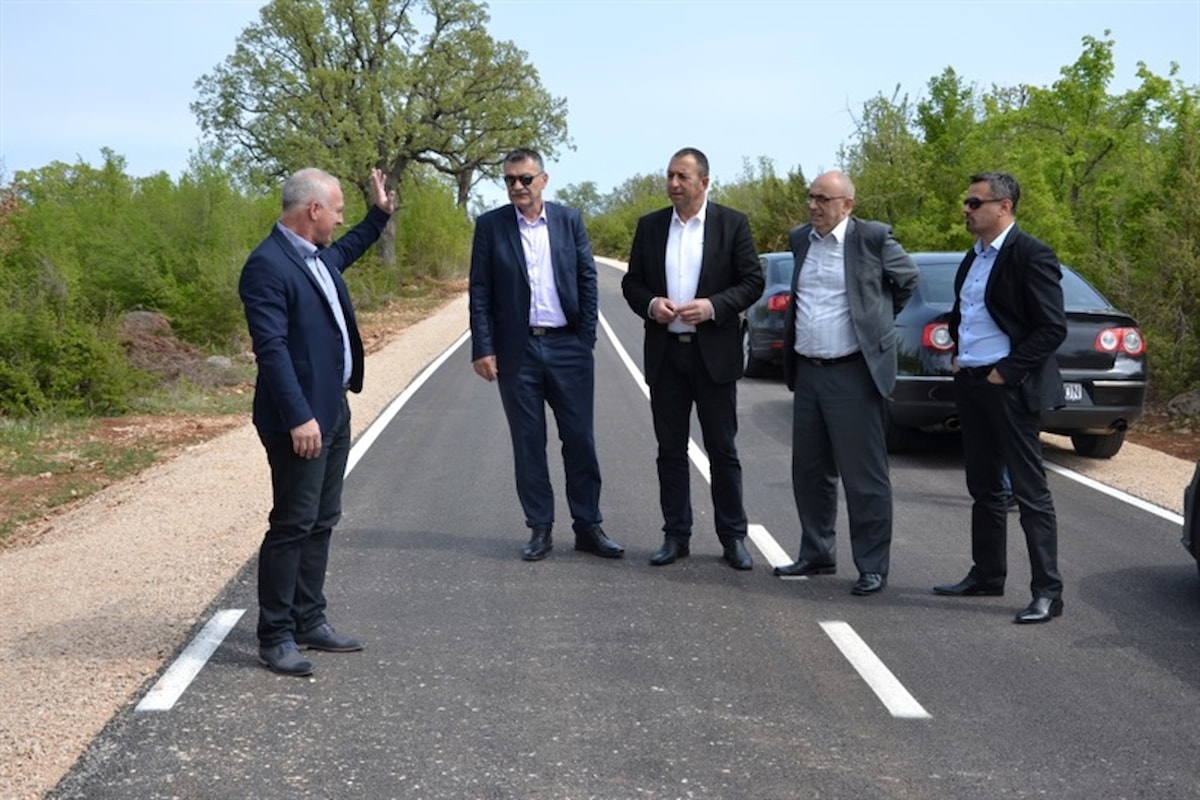 Novih 4,1 km izgrađene ceste na drniškom području doprinijeti će razvoju turizma u ovom dijelu županije