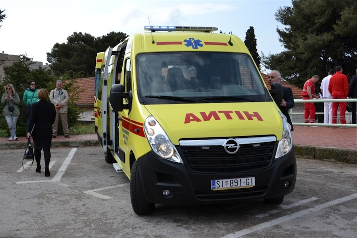 Zavod za hitnu medicinu Šibensko-kninske županije dobio novo suvremeno opremljeno sanitetsko vozilo