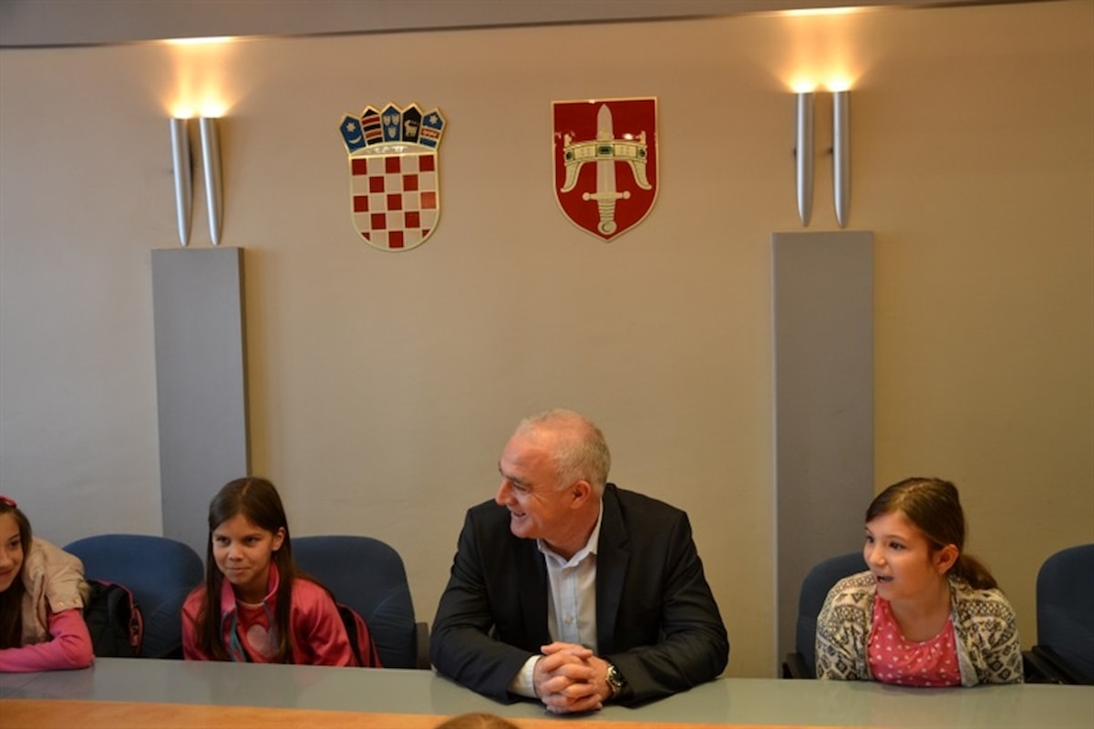 Župana posjetili učenici 3. razreda iz Brodarice i Grebaštice