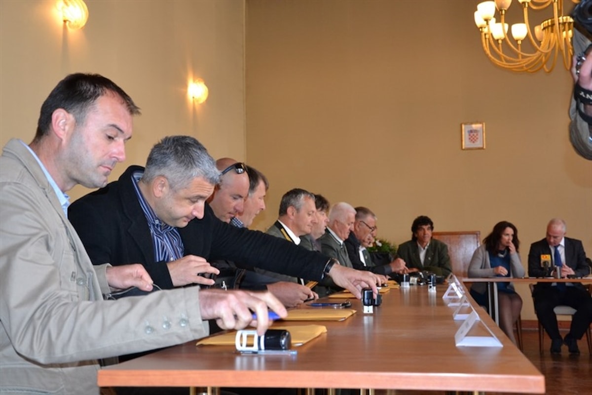Potpisani Ugovori o zakupu prava lova na zajedničkim otvorenim lovištima na području Šibensko-kninske županije