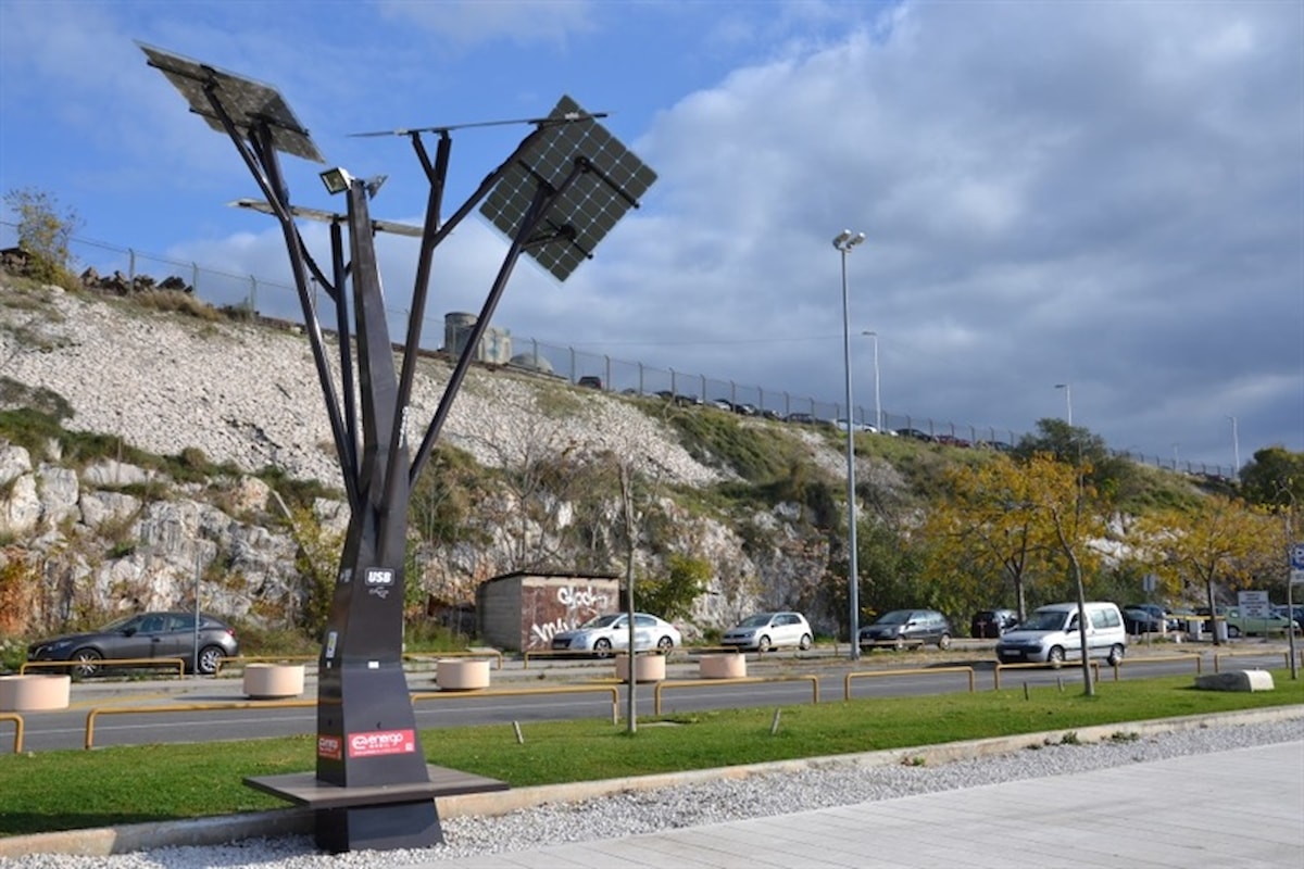 Župan Goran Pauk pustio u rad solarno stablo na šibenskoj rivi