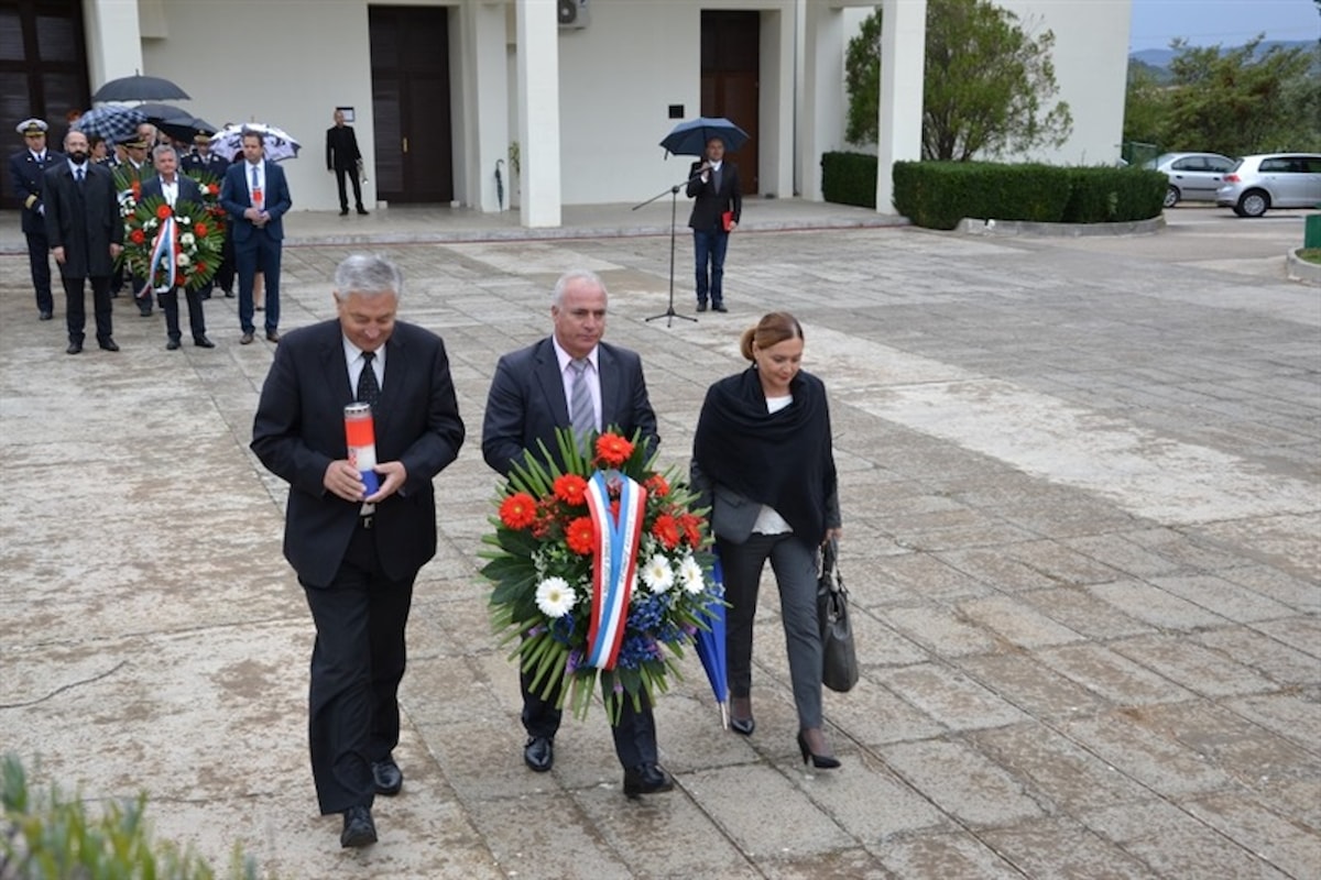 Položeni vijenci uoči Dana neovisnosti