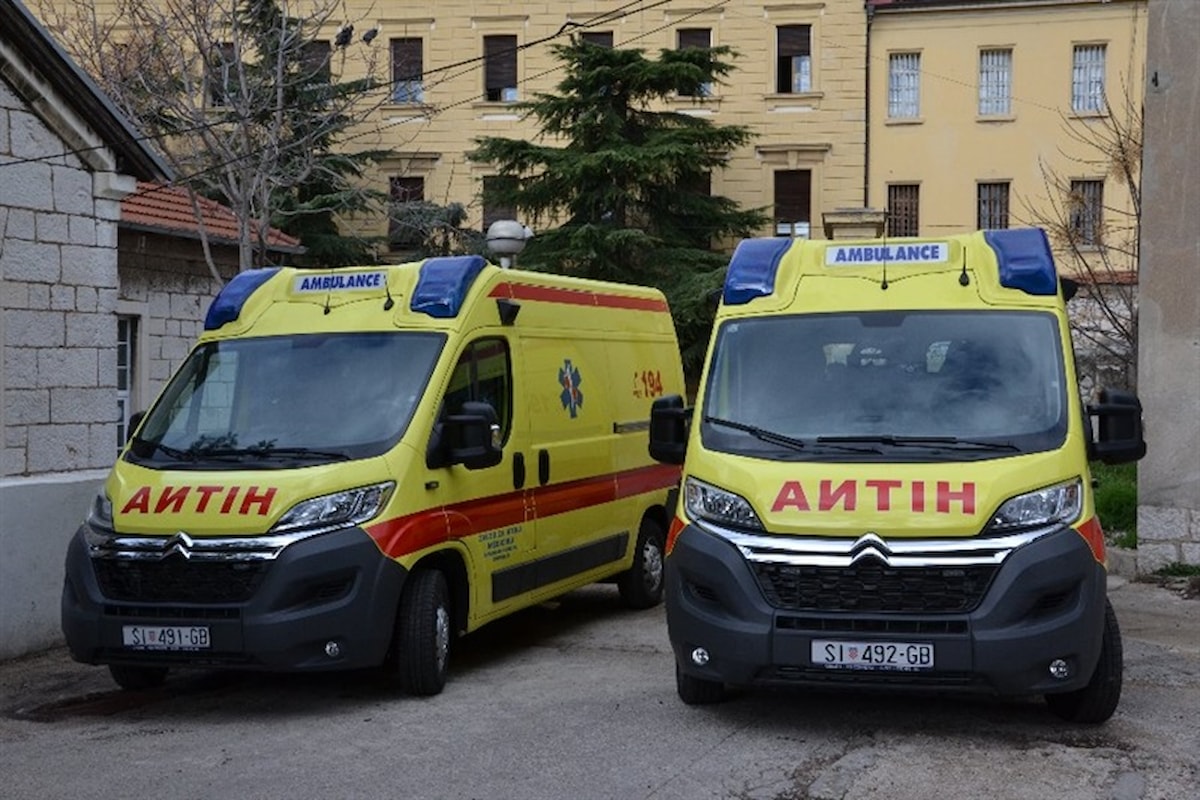 Zamjenik župana Smolić predao ključeve dvaju novih vozila hitne medicinske pomoći
