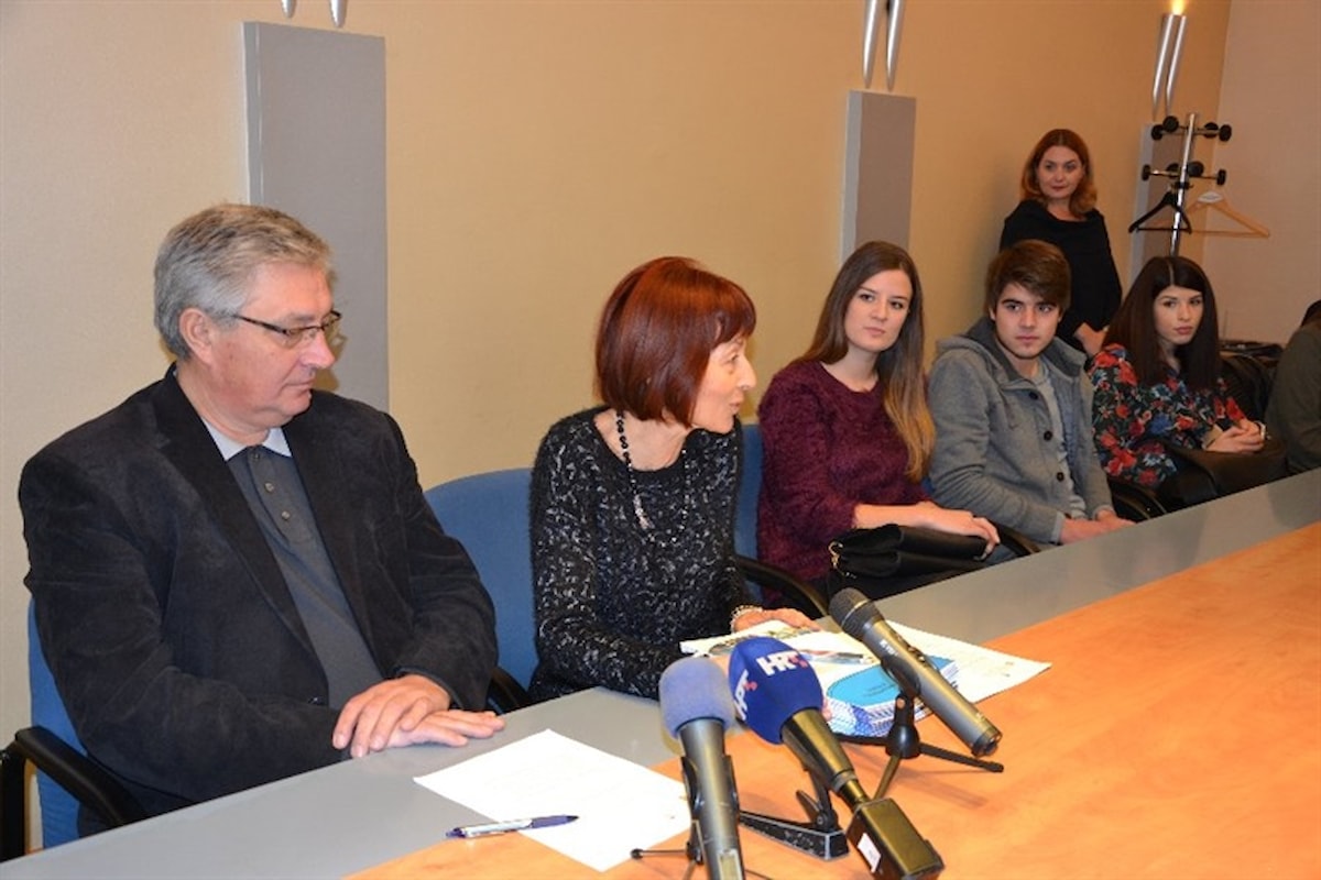 Potpisan 21 novi ugovor za stipendiranje naših najboljih učenika i studenata
