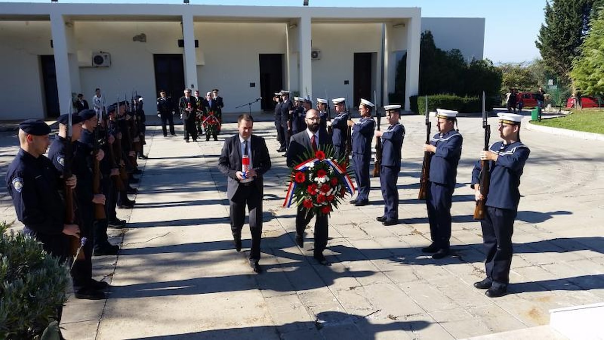 Uz blagdan Svih svetih i Dušni dan položeni vijenci i zapaljene svijeće