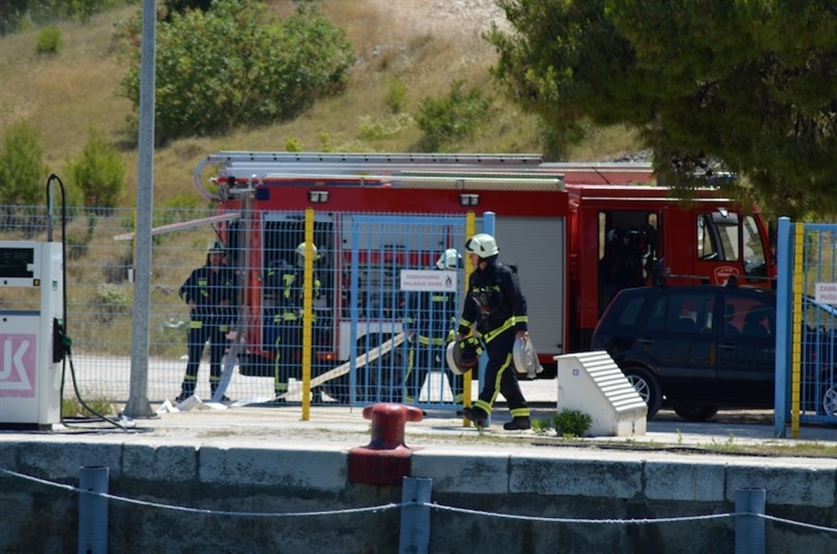 Održana pokazna vježba intervencije kod iznenadnog onečišćenja mora   „Dumboka  2015“