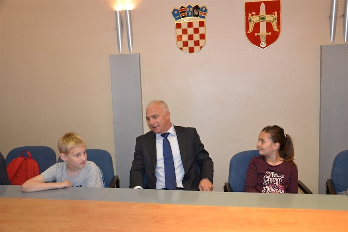 Učenici Osnovne škole „Brodarica“ i Područne škole „Grebaštica“ u posjeti županu