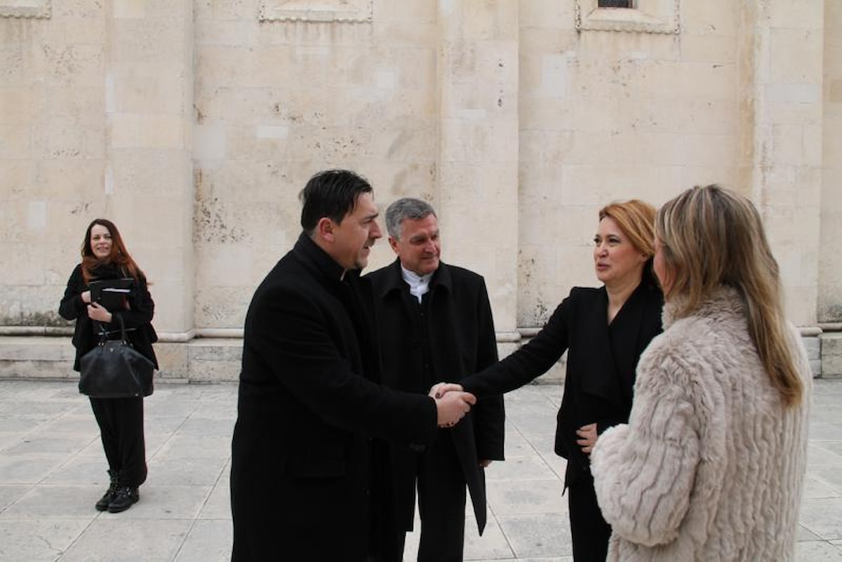 Potpredsjednica Vlade i ministrica socijalne politike i mladih Opačić i gradonačelnik Šibenika dr. Burić potpisali sporazum o otpisu duga građanima