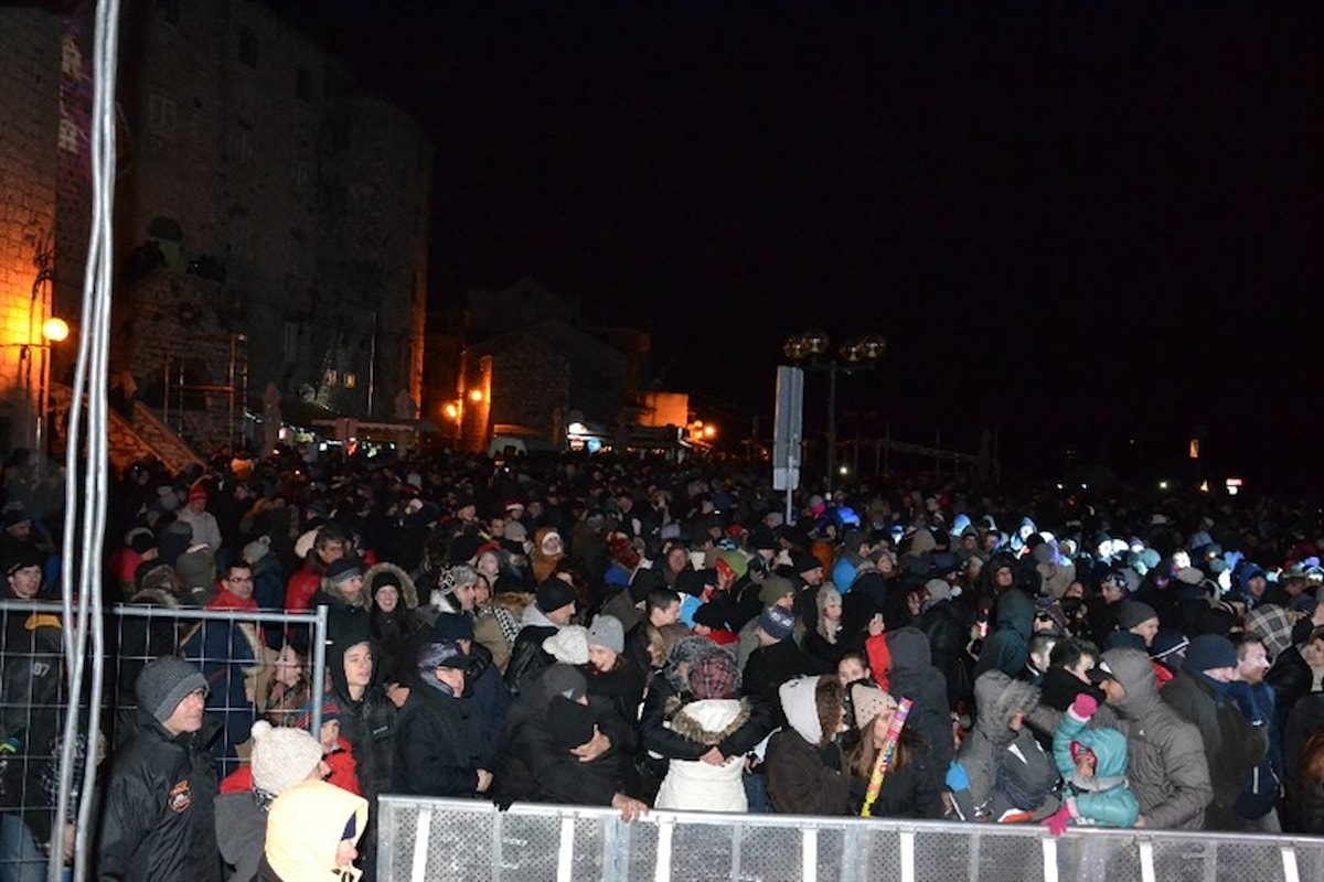 Ispraćena stara godina i veselo dočekana Nova 2015.