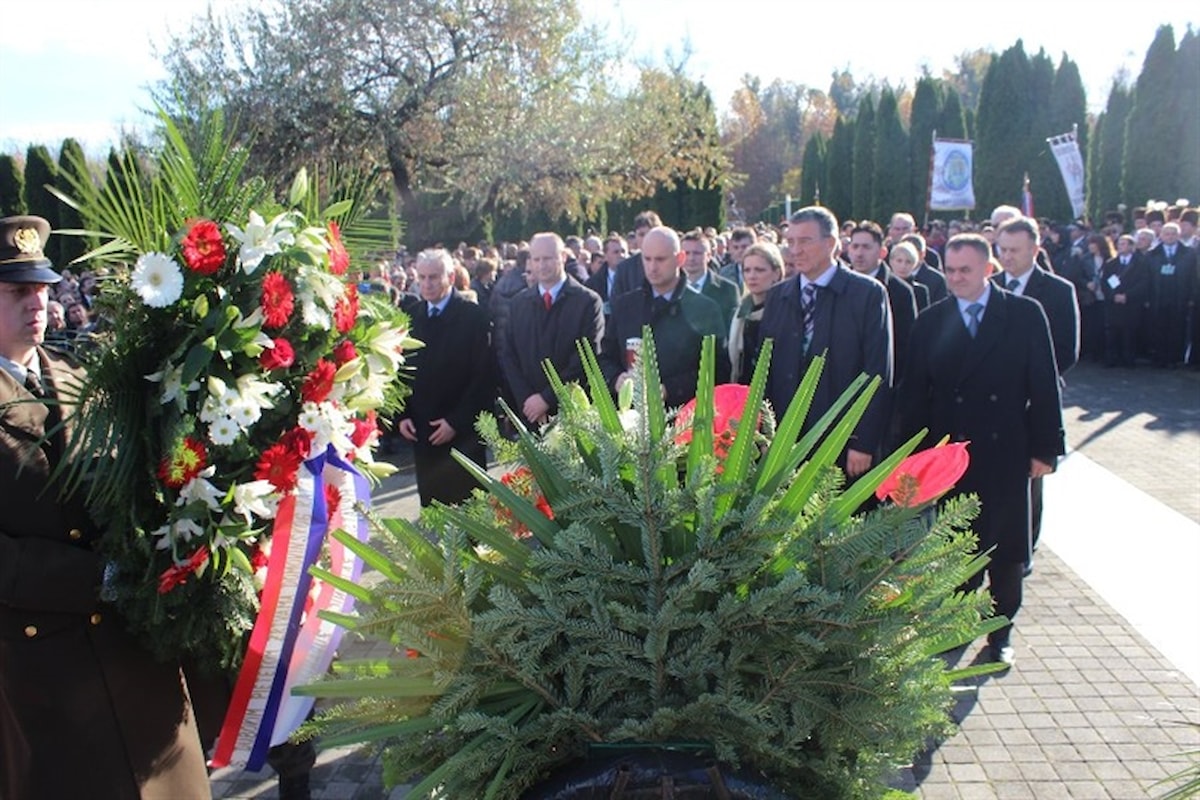 Izaslanstvo Šibensko-kninske županije poklonilo se žrtvama Vukovara i Škabrnje