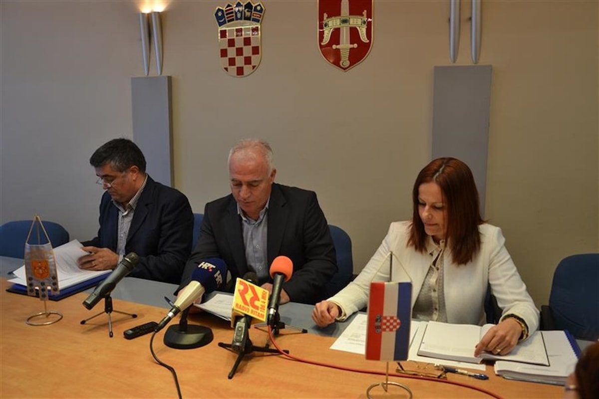 Sufinaciranje lučke infrastrukture u 2014. sa osvrtom na novi nacrt Zakona o pomorskom dobru i morskim lukama